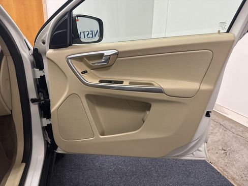 Used 2013 Volvo XC60 T6 AWD/4WD image 15