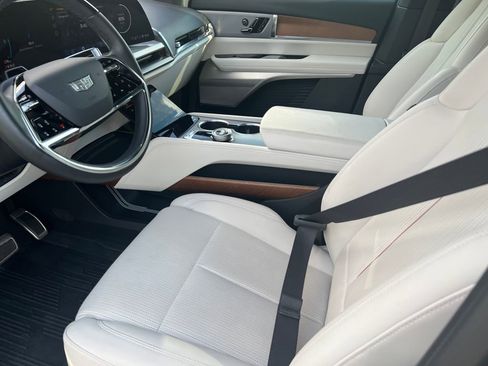 Used 2026 Cadillac Vistiq Sport w/ LPO, Floor Liner Package AWD/4WD image 10