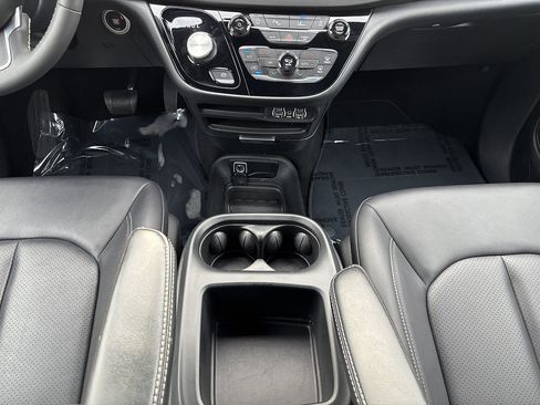 Used 2025 Chrysler Pacifica Select FWD image 20