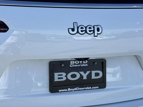 Used 2025 Jeep Grand Cherokee L Limited w/ Luxury Tech Group II image 35