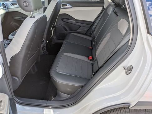 New 2026 Volkswagen Taos SE image 25
