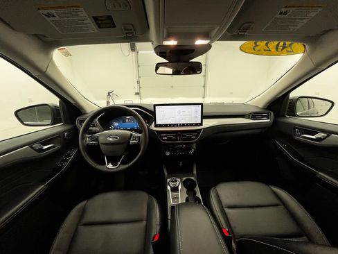 Used 2023 Ford Escape Platinum AWD/4WD image 4