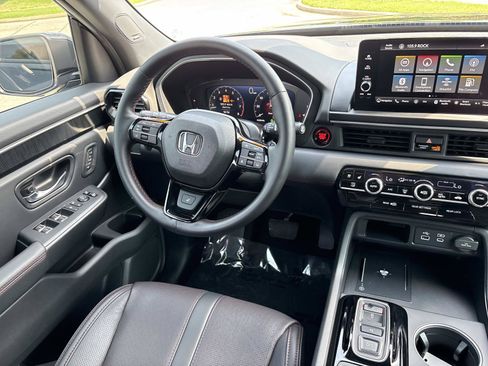 Used 2025 Honda Pilot Black Edition image 28
