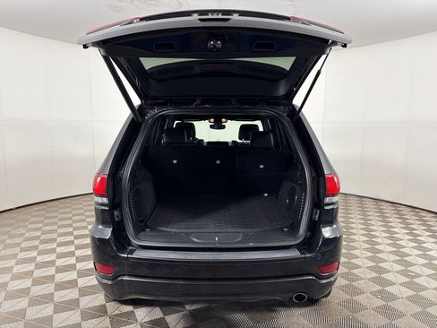 Used 2018 Jeep Grand Cherokee Altitude RWD image 23