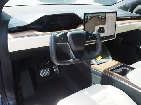 Used 2023 Tesla Model X AWD/4WD image 14