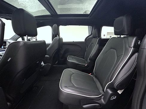 New 2026 Chrysler Pacifica Limited w/ S Appearance Package image 11