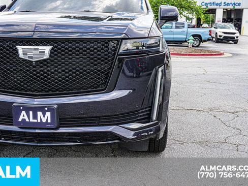 Used 2023 Cadillac Escalade Sport Platinum w/ LPO, ONYX Package AWD/4WD image 17