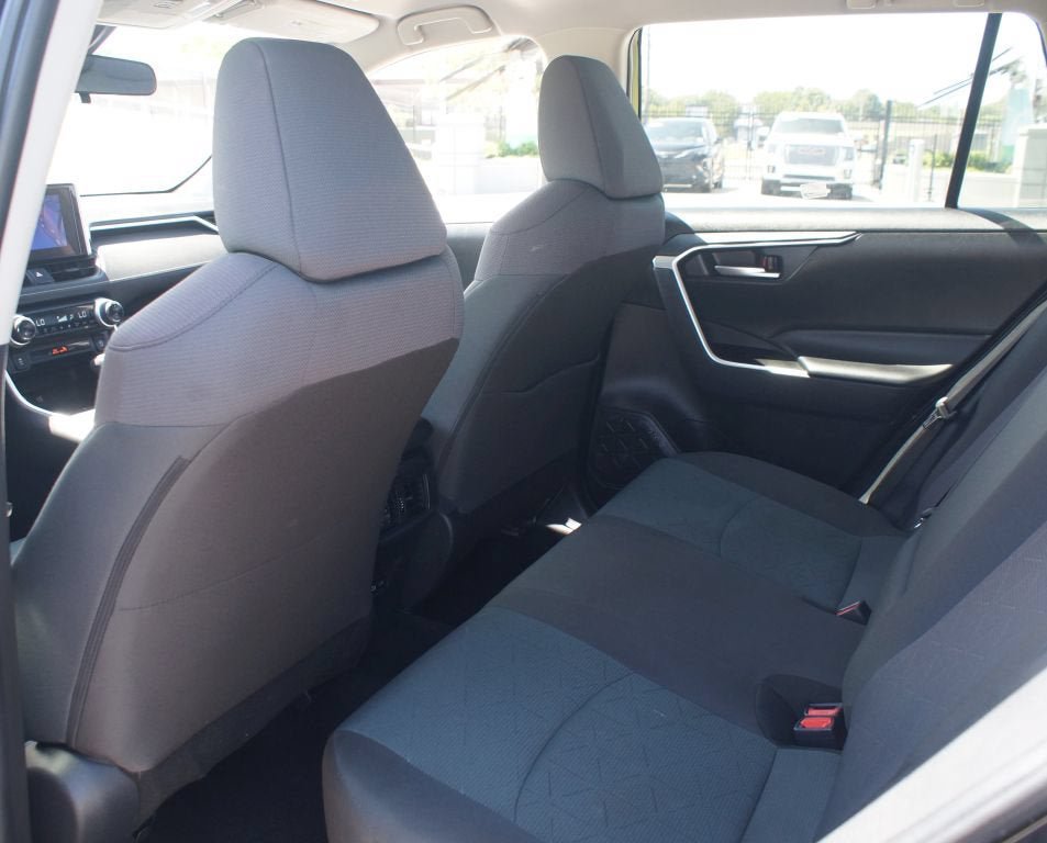 Used 2025 Toyota RAV4 XLE AWD/4WD image 14