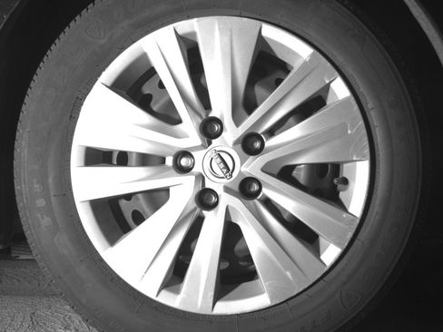 Used 2025 Nissan Sentra S FWD image 13