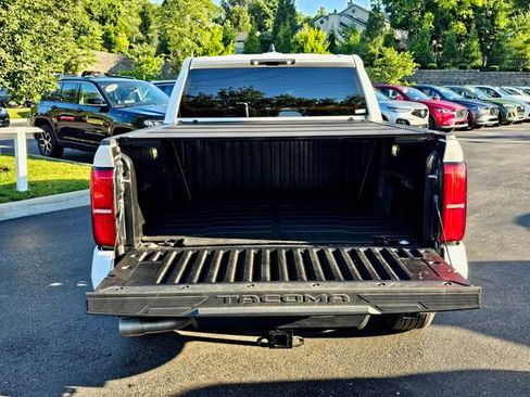 Used 2024 Toyota Tacoma TRD Sport AWD/4WD image 9