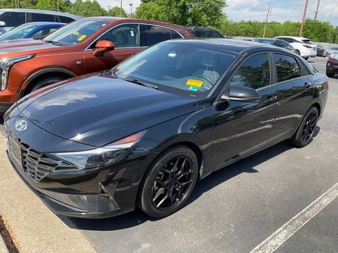 Used 2023 Hyundai Elantra Limited FWD image 1