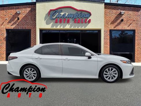 Used 2021 Toyota Camry LE FWD image 3