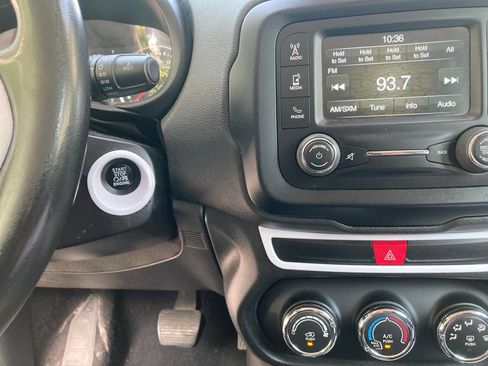Used 2016 Jeep Renegade Latitude AWD/4WD image 21