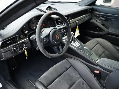 Certified 2018 Porsche 911 GT2 RS image 4