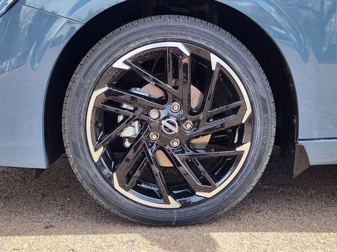 New 2026 Nissan Sentra SR w/ SR Premium Package FWD image 8