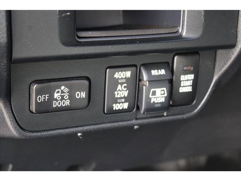 Used 2017 Toyota Tacoma TRD Off-Road w/ Tow Package image 14