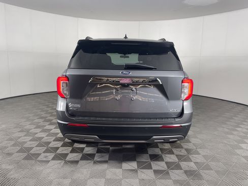Used 2022 Ford Explorer XLT w/ Equipment Group 202A image 4