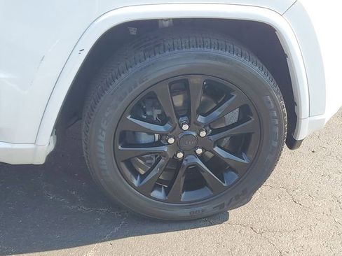 Used 2019 Jeep Grand Cherokee Altitude AWD/4WD image 6