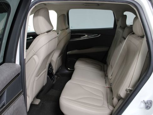 Used 2022 Lincoln Nautilus AWD w/ Premium Package image 19