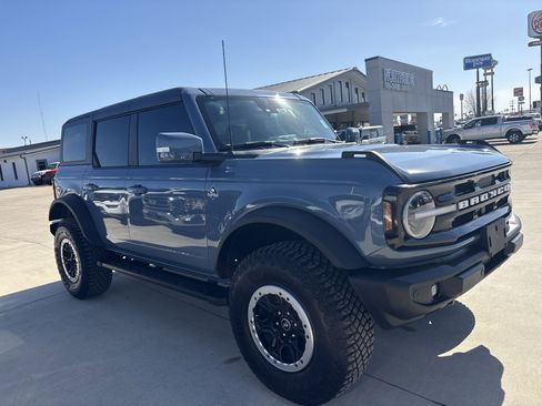 Used 2024 Ford Bronco Outer Banks w/ Sasquatch Package image 3