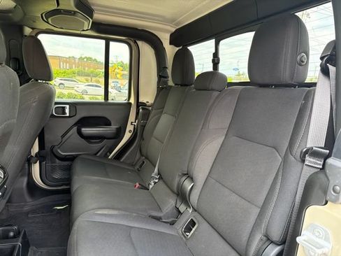 Used 2022 Jeep Gladiator Sport AWD/4WD image 23