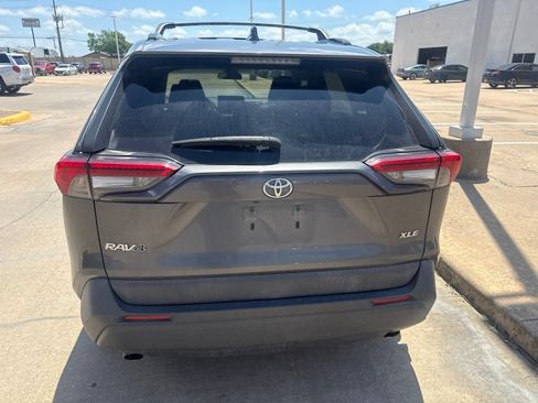 Used 2020 Toyota RAV4 XLE Premium FWD image 6