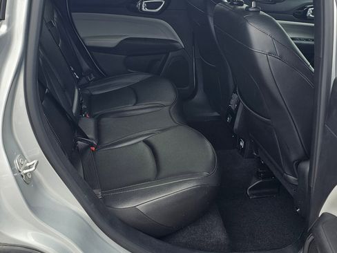 Used 2025 Jeep Compass Limited image 9