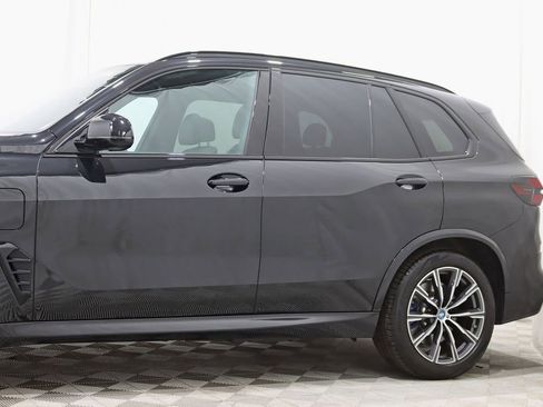 Used 2025 BMW X5 xDrive50e w/ M Sport Package image 3