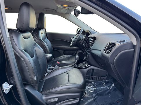 Used 2018 Jeep Compass Limited image 18