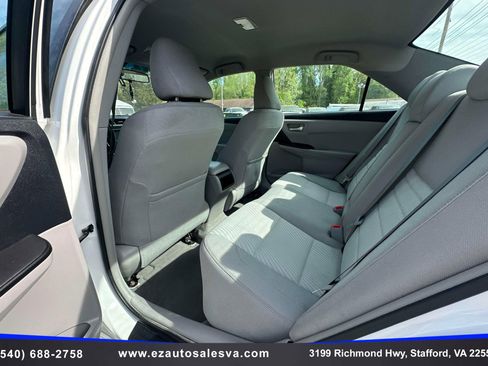 Used 2017 Toyota Camry LE FWD image 17