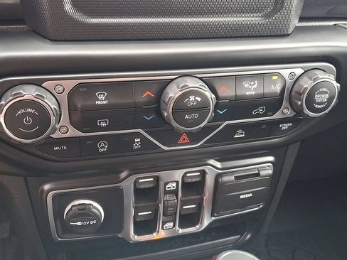 Used 2022 Jeep Gladiator Sport AWD/4WD image 18
