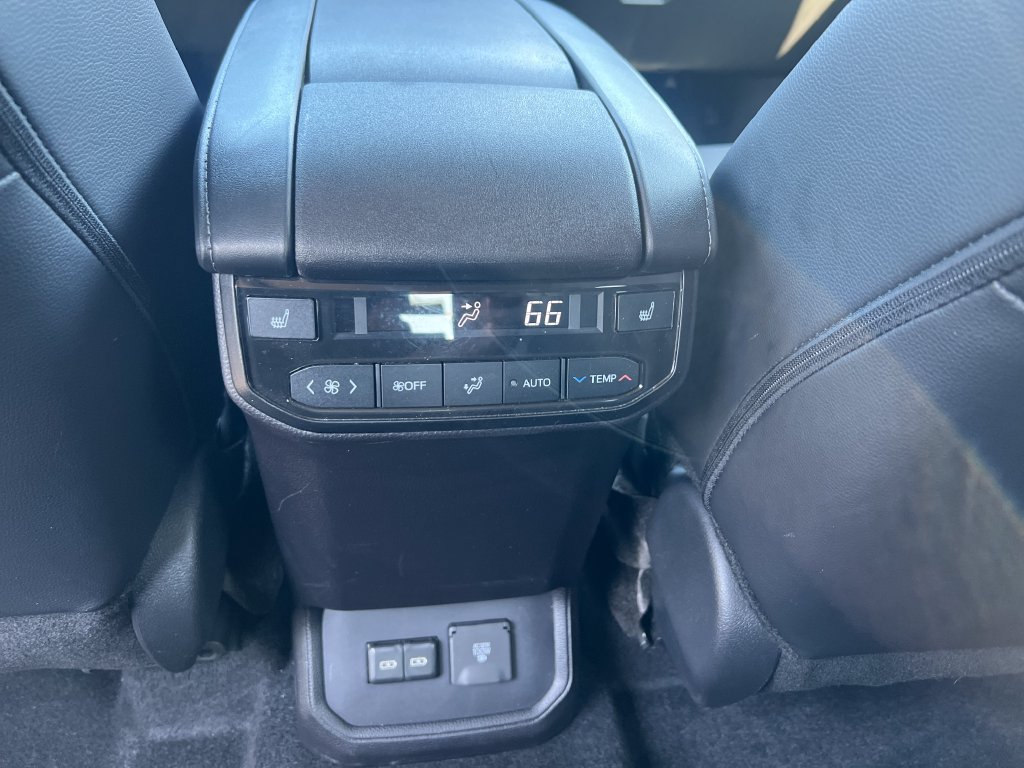 Used 2024 Toyota Highlander Platinum AWD/4WD image 14