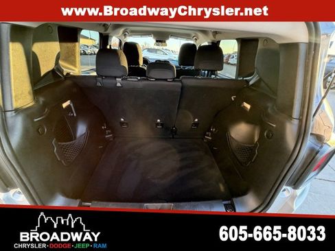Used 2016 Jeep Renegade Latitude w/ Cold Weather Group image 12