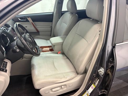Used 2012 Toyota Highlander Limited w/ Tow Pkg image 22