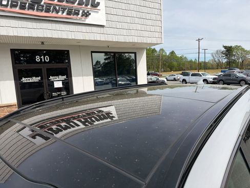 Used 2023 Kia Sorento SX image 12