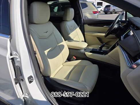 Used 2017 Cadillac XT5 Luxury w/ Driver Awareness Package FWD image 19