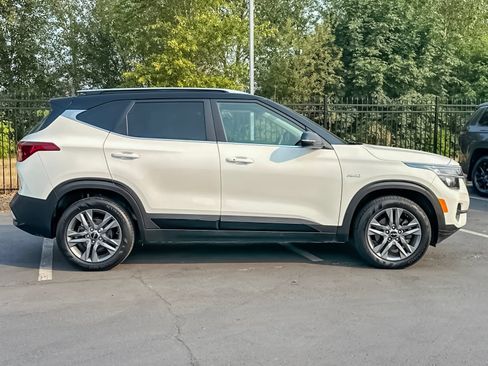 Used 2023 Kia Seltos S AWD/4WD image 2