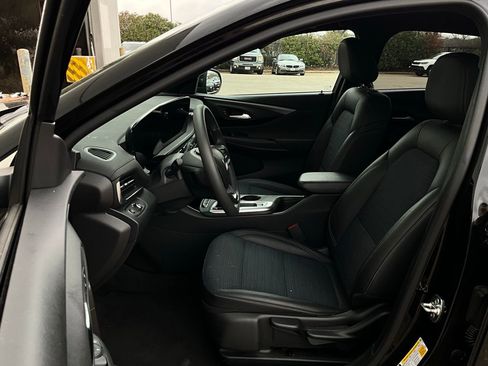 Used 2025 Buick Envista Preferred image 9