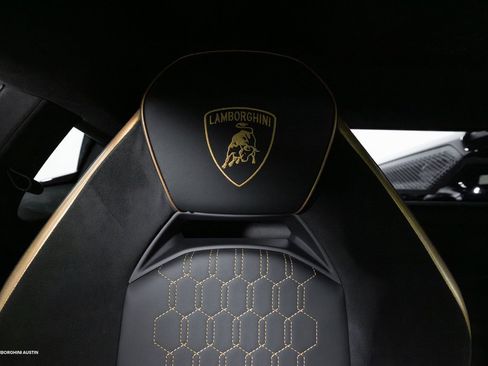 Used 2025 Lamborghini Revuelto image 45