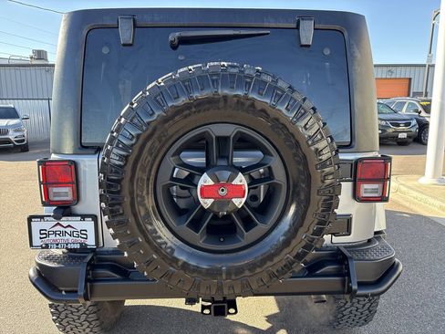 Used 2017 Jeep Wrangler Unlimited Sahara image 4