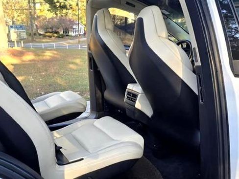 Used 2018 Tesla Model X 75D image 5