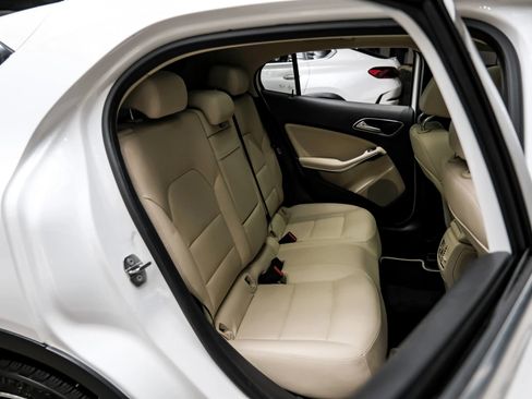 Used 2019 Mercedes-Benz GLA 250 image 32