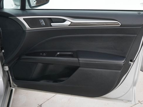 Used 2019 Ford Fusion SEL FWD image 9