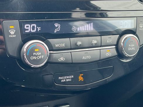 Used 2016 Nissan Rogue SL image 18