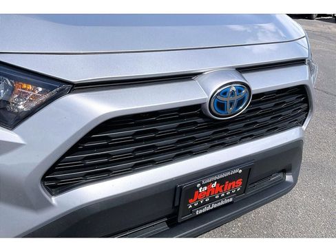 Used 2021 Toyota RAV4 LE AWD/4WD image 31
