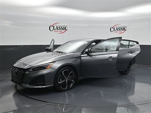 Used 2025 Nissan Altima 2.5 SR image 34