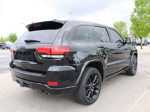 Used 2017 Jeep Grand Cherokee Altitude AWD/4WD image 7