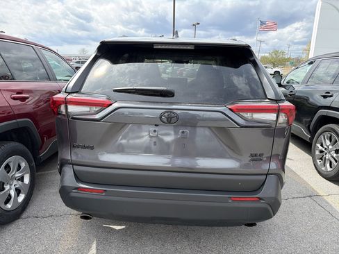 Used 2022 Toyota RAV4 XLE w/ Convenience Package image 6