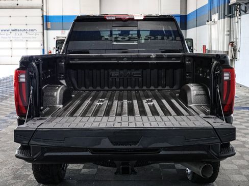 Used 2025 GMC Sierra 3500 Denali w/ Denali Reserve Package AWD/4WD image 17