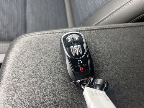 Used 2025 Buick Envista Preferred w/ Convenience II Package image 58